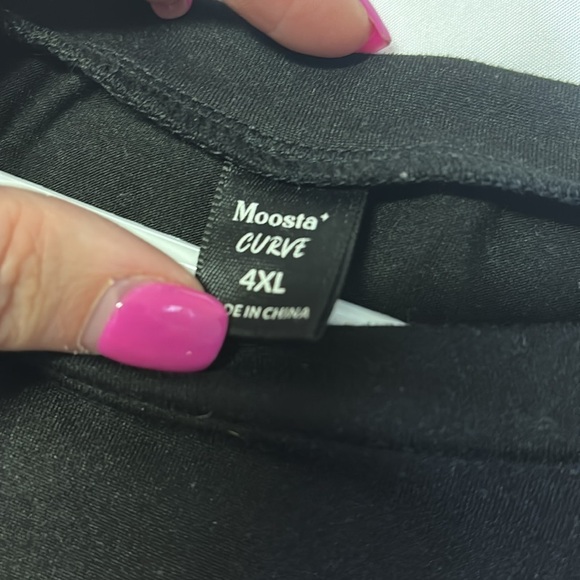 SHEIN Black and cheetah print t-shirt dress. - Picture 2 of 3